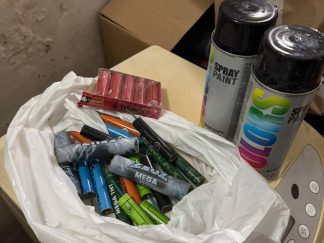 Predmeti pronađeni u zgradi Rektorata, sprejevi, pirotehnika