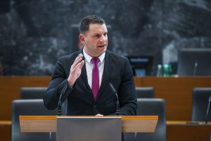 Protivnik ocepljenja Kosova i ljubitelj Vučića: Ko je Zoran Stevanović, predsednik parlamenta Slovenije
