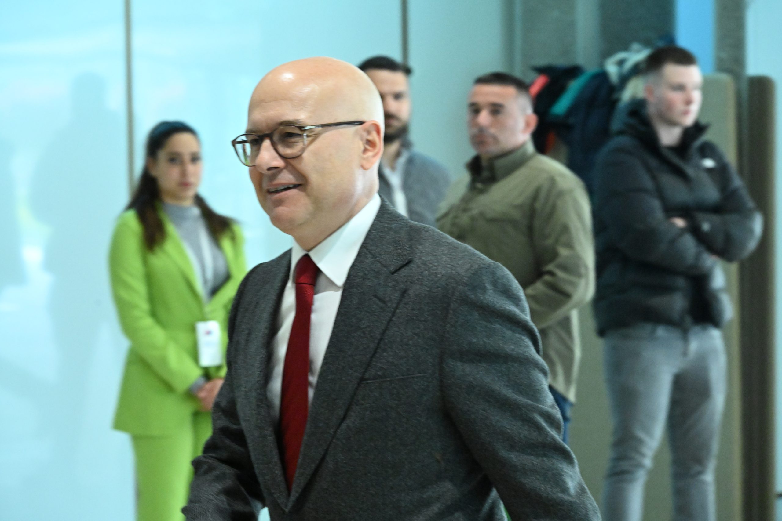 Vučević, Mićin i Maja Gojković na protestu vlasti protiv policije u Novom Sadu