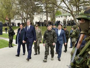 Vučić u sedištu Kobri