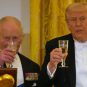 Kralj Carls III i Donald Tramp nazdravljaju