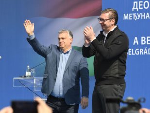 Viktor Orban i Aleksandar Vučić pozdravljaju građane