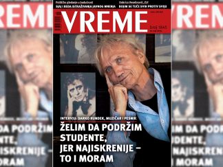 Darko Rundek sa glavom naslonjenom na ruku