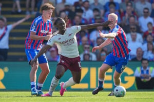 Ebereči Eze (Arsenal) protiv Kristal Palasa