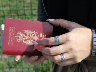 Pasoš u ruci