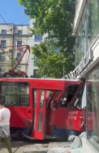 Tramvaj iskočio iz šina na Dorćolu udario u zgradu