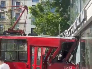Tramvaj iskočio iz Šina