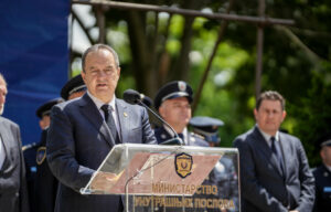 Milić i foto-robot ministara policije