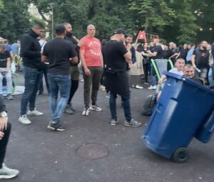 Reporterke „Vremena” u Ćacilendu: Vašar, jezivi likovi, Brnabić i topovski udari