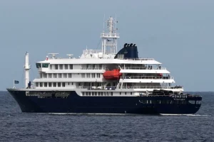 Kruzer na kojem su bili zaraženi hantavirusom stiže na Tenerife