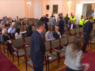 Bačen suzavac u skupštini grada Užica