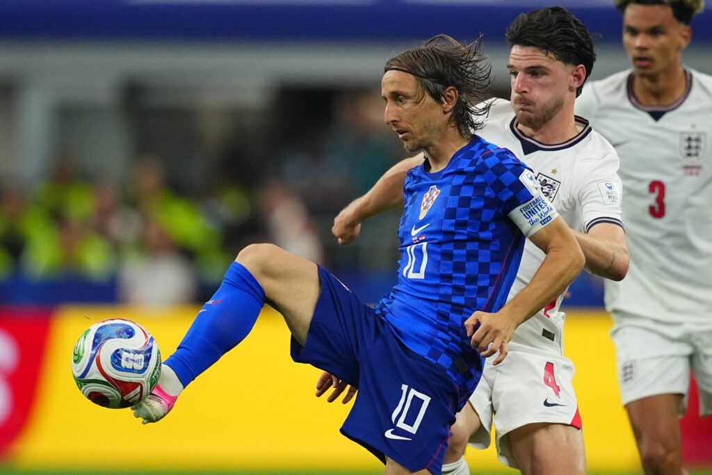 Modrić u duelu s Deklanom Rajsom na Svetskom prvenstvu 2026.