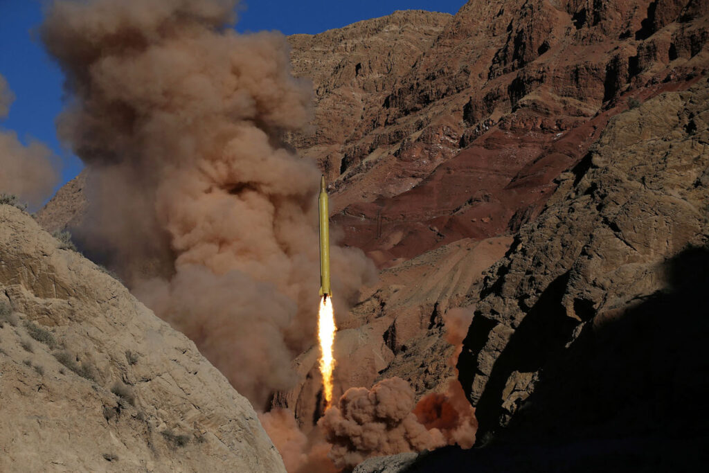 Iranska balistaička raketa kadr ispaljena iz pustinje