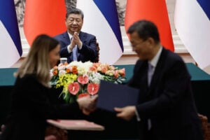„Čelični zagrljaj Kine“: Šta Srbiji ostaje posle Vučića?
