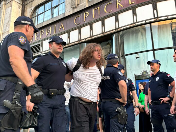 Posle protesta u Rajićevoj privedeno deset građana, među njima i dva studenta