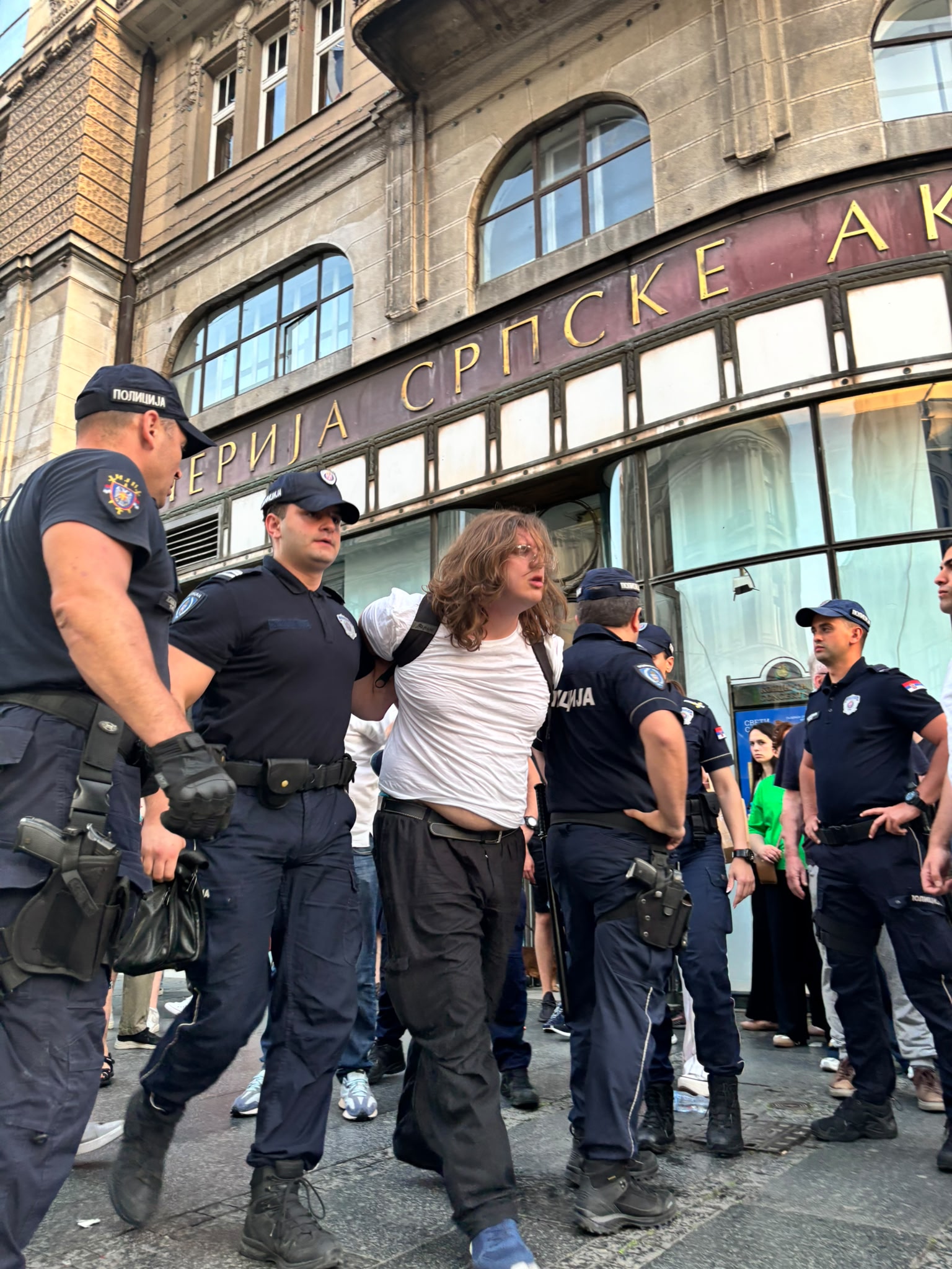 Posle protesta u Rajićevoj privedeno deset građana, među njima i dva studenta