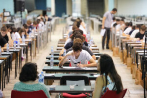 Osmaci polažu test iz izbornog predmeta: Najviše učenika izabralo geografiju
