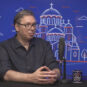 Aleksandar Vučić u košulji u plavoj pozadini crtež Hrama Sveto Save