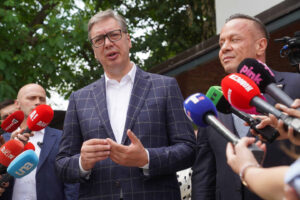 Vučić obećao misterioznu pomoć: Opet deli pare pred izbore?