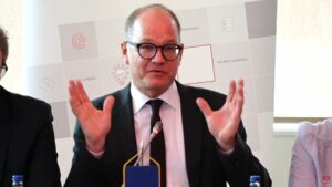 BIRN: Ko je Nemac koji Vučića zove „moj divlji Srbin“ i žudi za srpskim litujumom