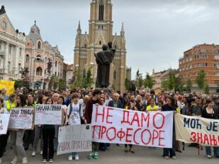 Protest đaka i roditelja Jovine gimnazije u Novom Sadu