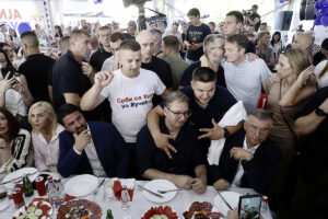 Raja pod šatru, a oni u Dubai