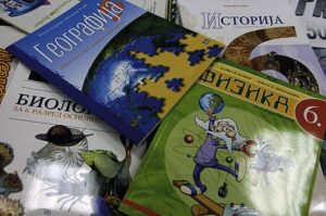 Nacionalni udžbenici iz istorije i geografije: SNS pristup istini