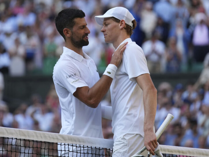 Novak Đoković i Janik Sner u beloj opremi na Vimbldonu