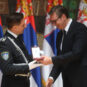 Aleksandar Vučić dodeljuje orden Veselinu Miliću