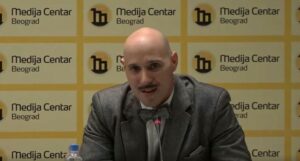 Nasilnici pretukli advokata pred decom