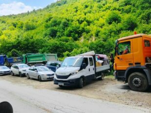 Bageri ruše 11 vikendica na Gazivodama