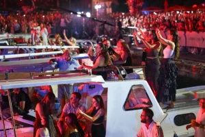 „Trag u beskraju“: 35.000 ljudi peva Oliveru u čast