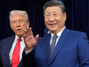 Donald Tramp i Si Đinping koji maše rukom