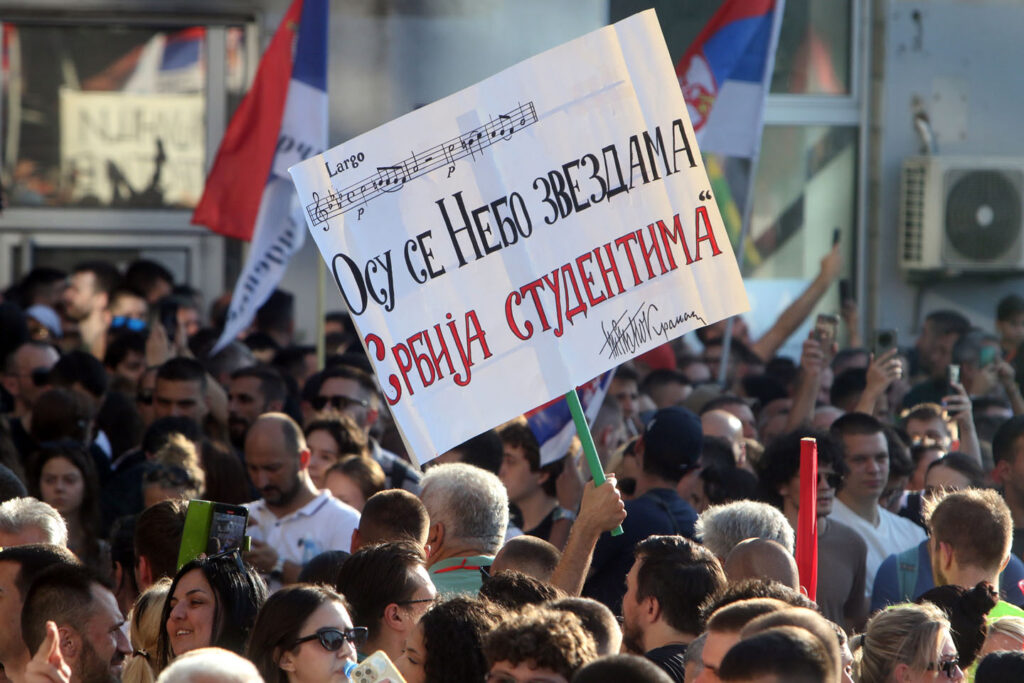 Vidvdasnki protest, transparent na natpisom 