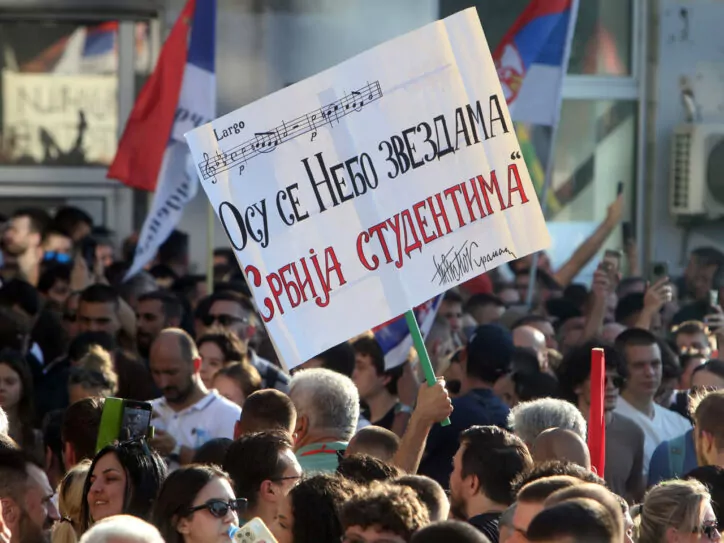 Vidvdasnki protest, transparent na natpisom
