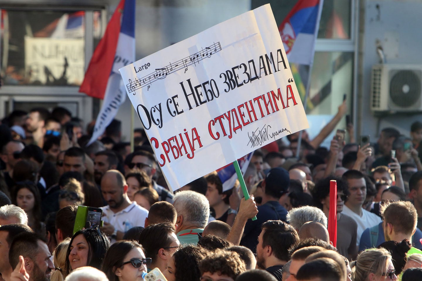 Vidvdasnki protest, transparent na natpisom