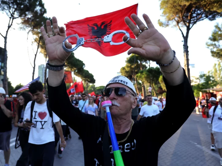 Protesti u Albaniji u okviru takozvane "flamingo revolucije"