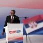 Aleksandar Vučić viče na bini.