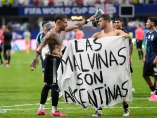 Fudbaleri Argentine sa spornim transparentom