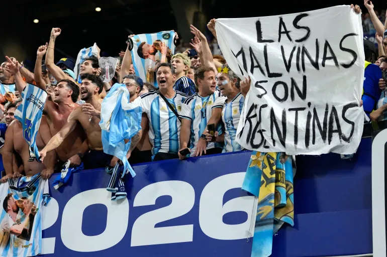 „Malvini su argentinski“ poručili su navijači Argentine
