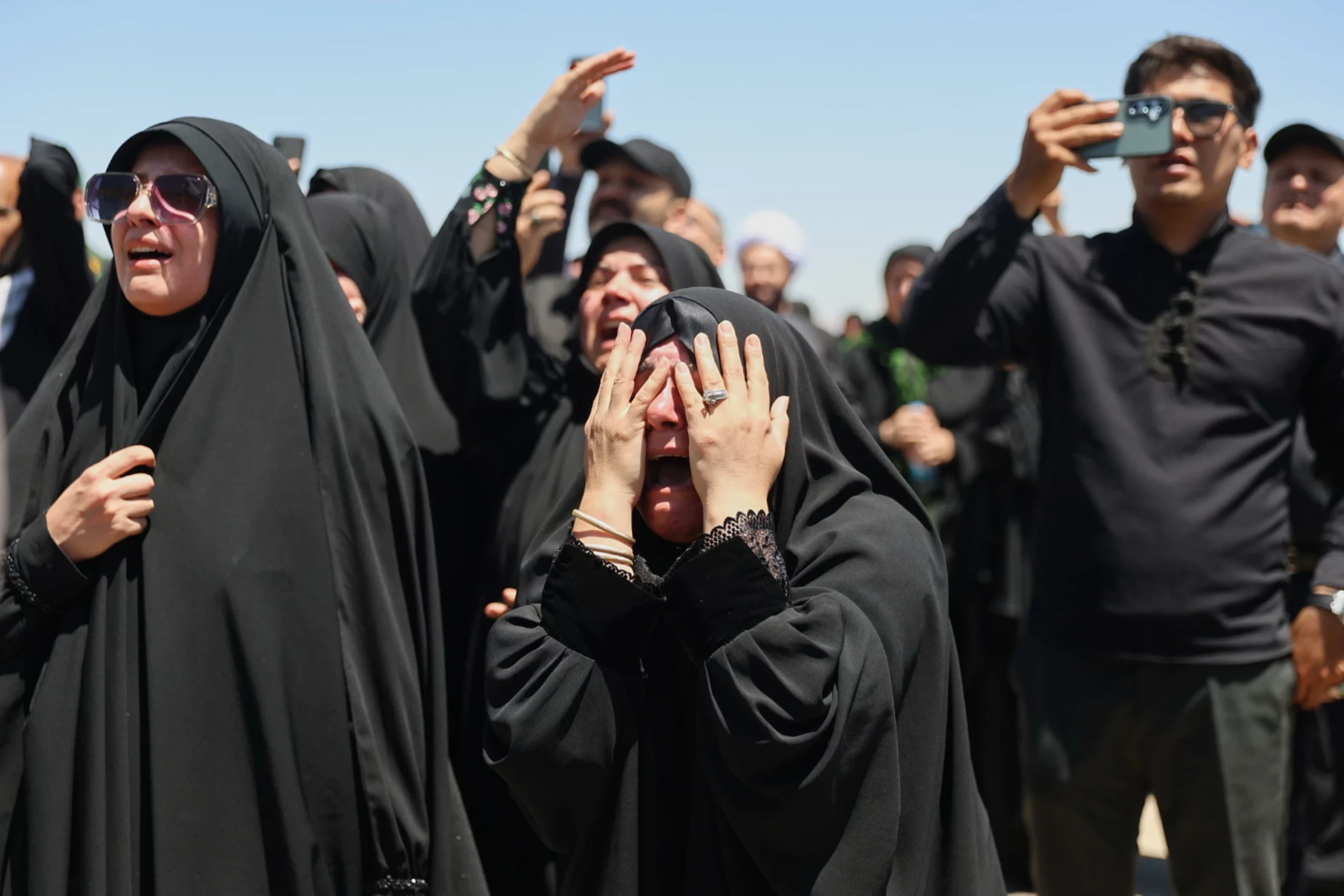 Žene oplakuju pokojnog iranskog vrhovnog vođe ajatolaha Alija Hamneija