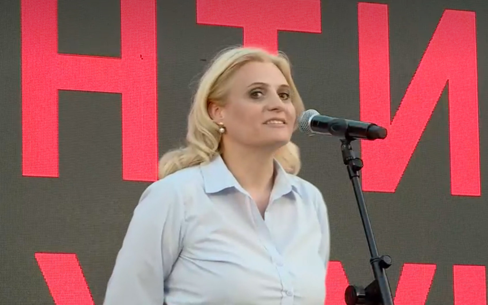Jelena Pavlović govori na studentskom protestu „Sve se vidi na Vidovdan“