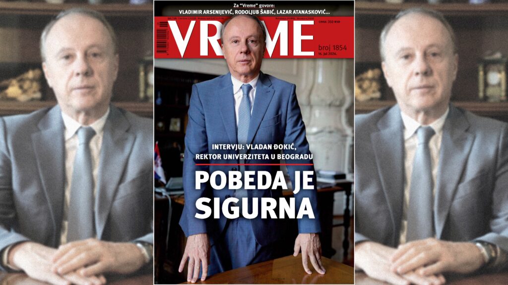 Rektor Vladan Đokić u plavo odelu sa kravatom