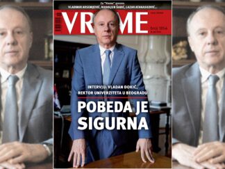 Rektor Vladan Đokić u plavo odelu sa kravatom