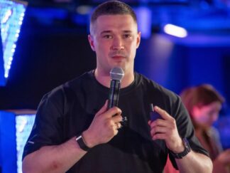 Bivši ministar odbrane Ukraijine Mihail Fedorov drži govor