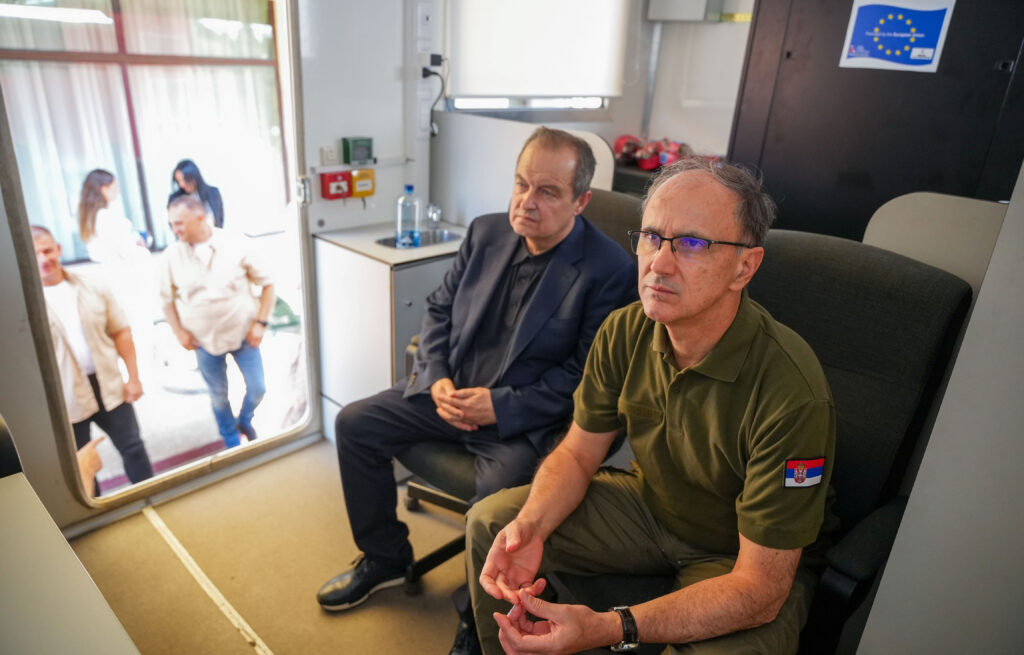 Ivica Dačić i Đuro Macut u Deliblatskoj peščari