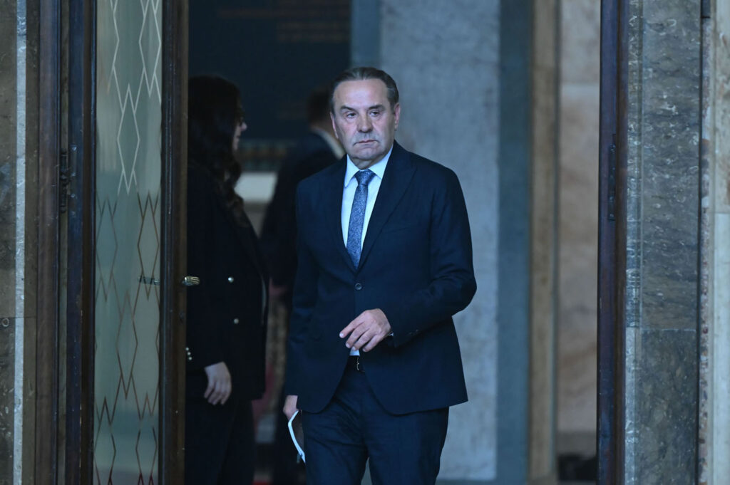 Rasim Ljajić prolazi kroz vrata