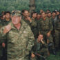 Ratko Mladić drži govor u blizini Cazina, u septembru 1994.