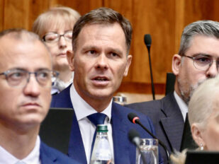 Siniša Mali u klup u sali Narodne skupštine