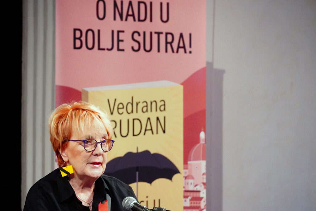 Beograd, 8. marta 2024.- Hrvatska spisateljica Vedrana Rudan večeras je za 8. mart promovisala novo izdanje svog romana